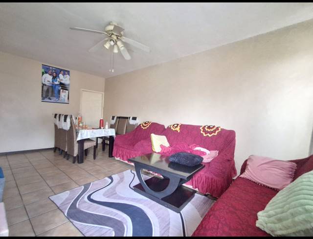2 BEDROOM FLAT FOR SALE IN VEREENIGING CENTRAL